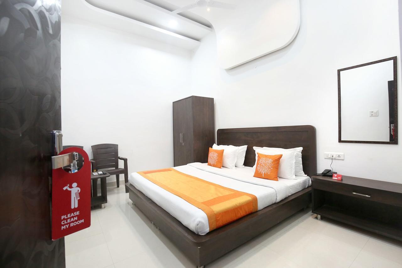 Hotel Oyo 11421 Regal Residency Amritsar Esterno foto