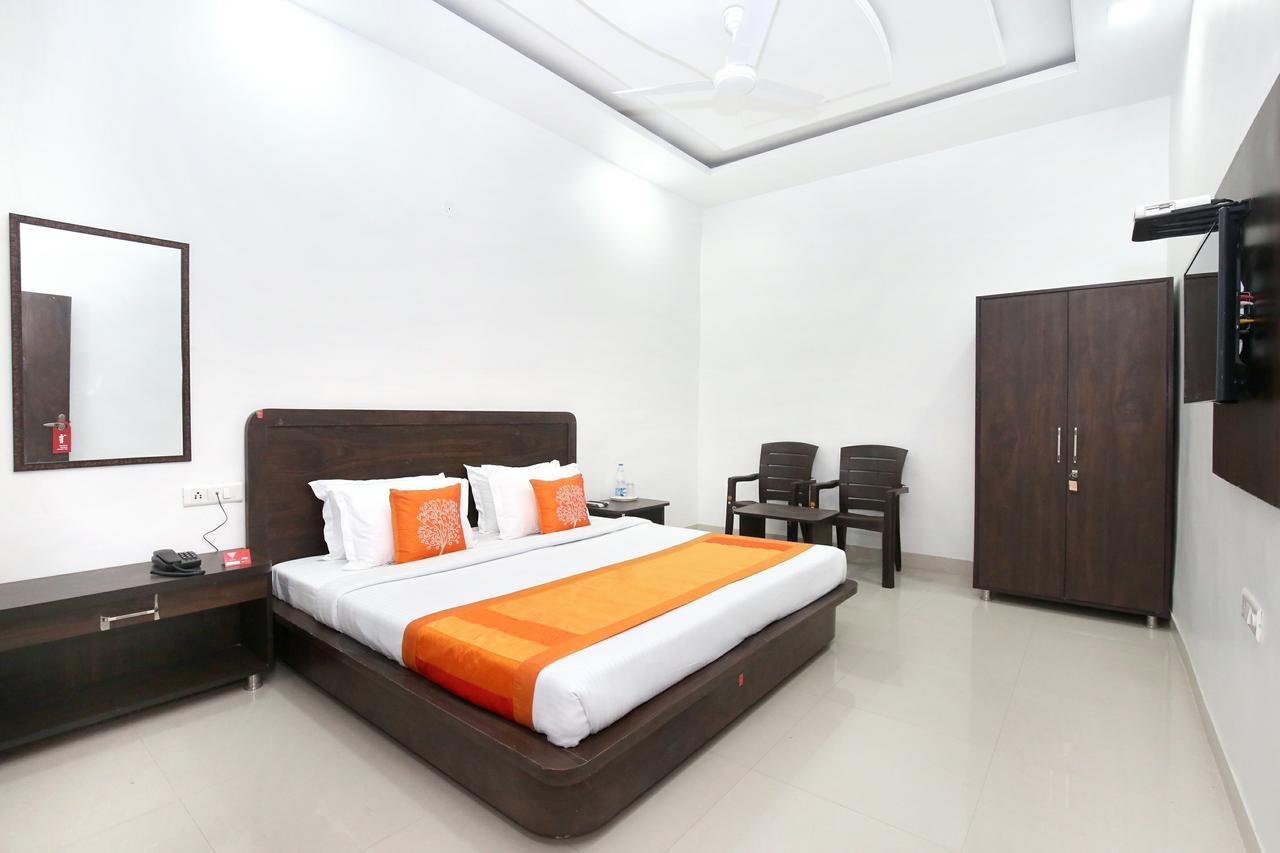 Hotel Oyo 11421 Regal Residency Amritsar Esterno foto