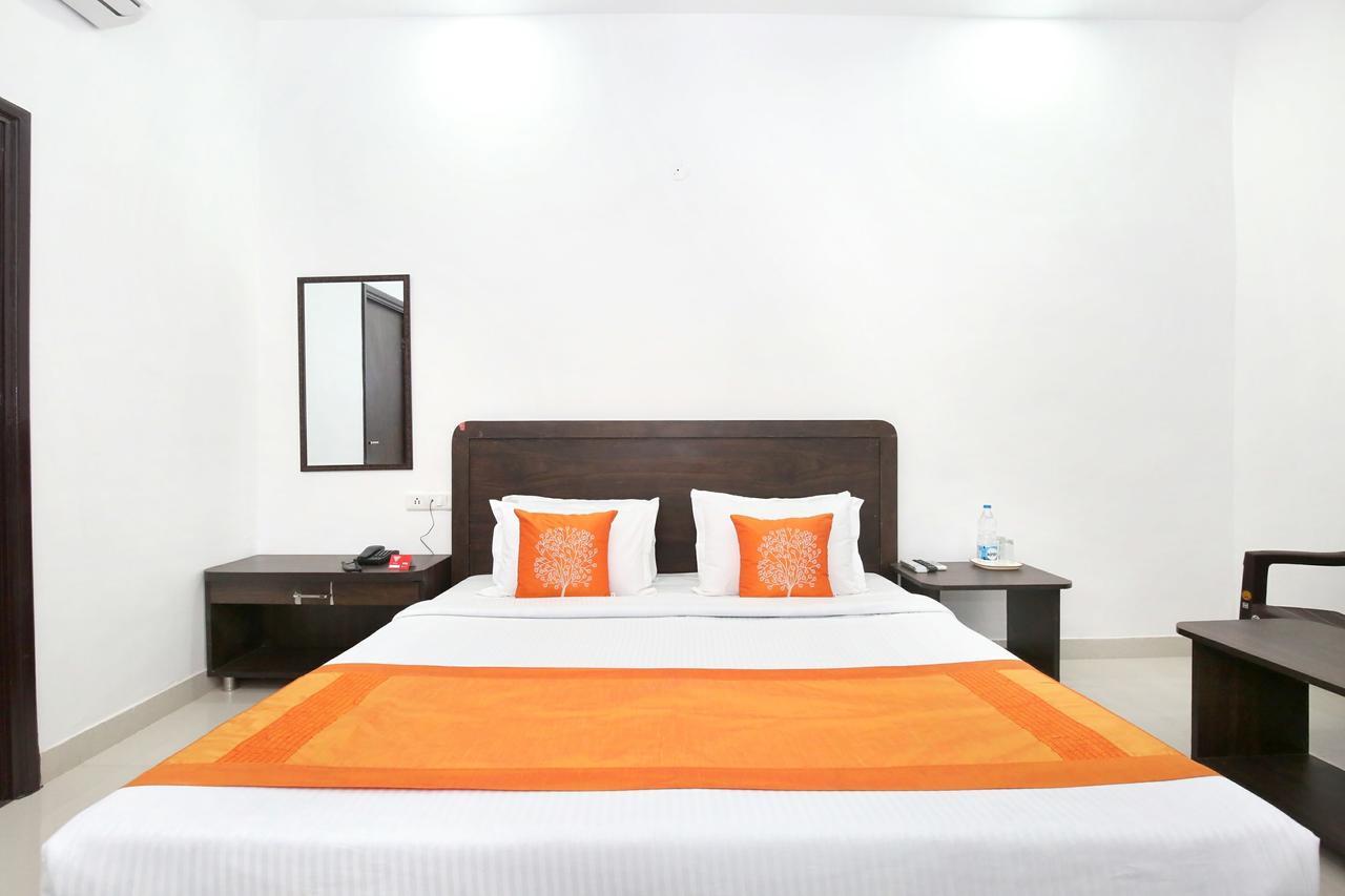 Hotel Oyo 11421 Regal Residency Amritsar Esterno foto