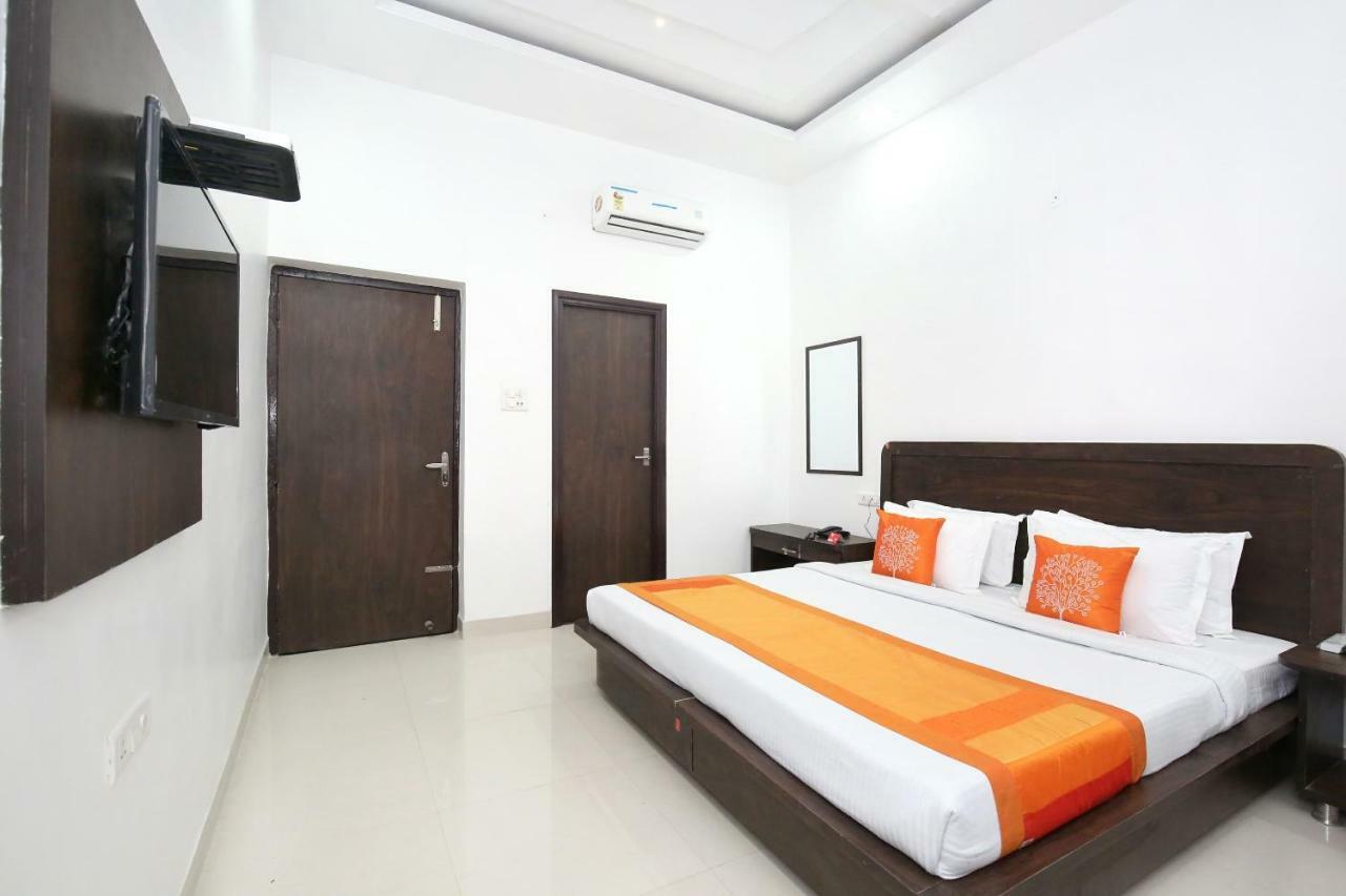 Hotel Oyo 11421 Regal Residency Amritsar Esterno foto